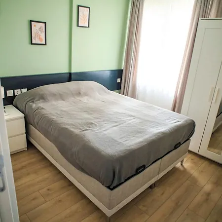 Skovde Apartment *